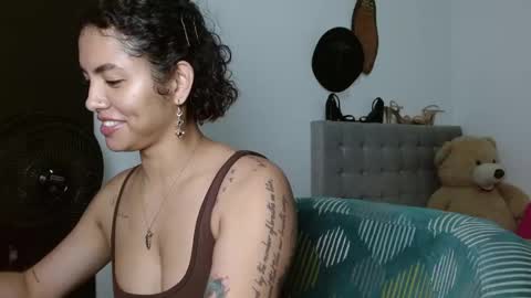 Snapshot of sexy_lia_latina chatting on June 4, 2026, 1:11 am Celeste online show from June 4, 2026, 1:11 am
