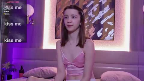 Snapshot of sexy_me_bb chatting on October 15, 2025, 1:11 pm Alison online show from October 15, 2025, 1:11 pm