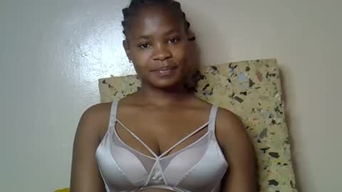 Molyne online show from May 13, 2026, 5:05 am