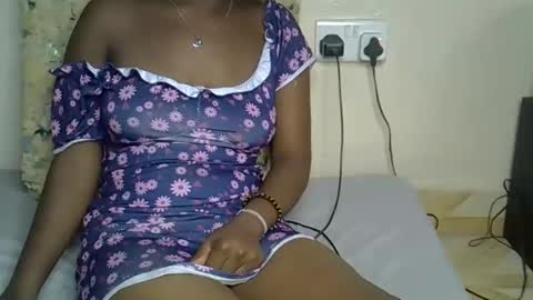 Molyne online show from May 21, 2026, 2:02 pm