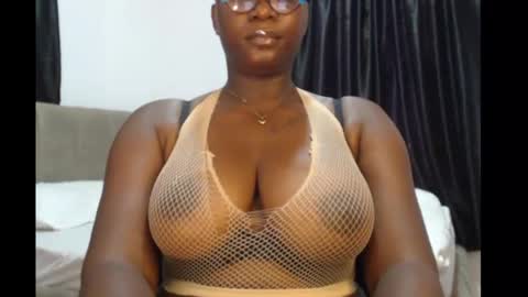 Snapshot of sexy_pearl12 chatting on April 18, 2026, 8:07 am zoe online show from April 18, 2026, 8:07 am