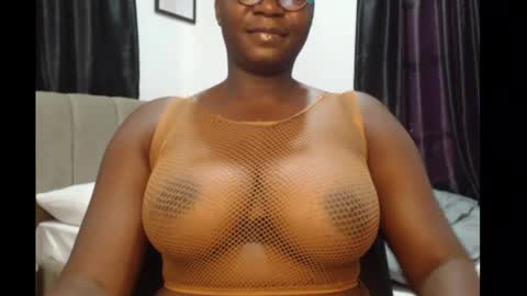 Snapshot of sexy_pearl12 chatting on May 5, 2026, 7:05 am zoe online show from May 5, 2026, 7:05 am