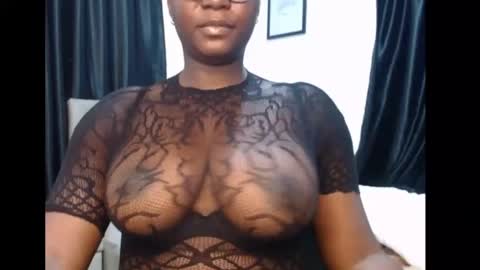 Snapshot of sexy_pearl12 chatting on May 19, 2026, 12:11 pm zoe online show from May 19, 2026, 12:11 pm
