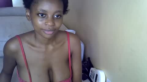 Snapshot of sexy_short chatting on April 24, 2026, 1:35 pm Janet online show from April 24, 2026, 1:35 pm