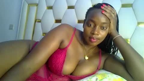 Snapshot of sexy_siera chatting on February 22, 2025, 7:36 pm laura online show from February 22, 2025, 7:36 pm