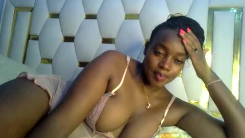 Snapshot of sexy_siera chatting on February 24, 2025, 6:38 am laura online show from February 24, 2025, 6:38 am