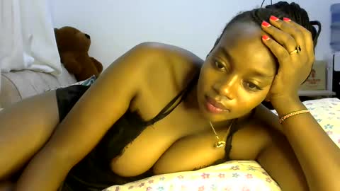 Snapshot of sexy_siera chatting on February 25, 2025, 5:47 pm laura online show from February 25, 2025, 5:47 pm