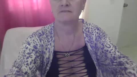 Snapshot of sexyalliekay chatting on January 4, 2025, 5:26 pm Sexy GILF Allie Kay online show from January 4, 2025, 5:26 pm