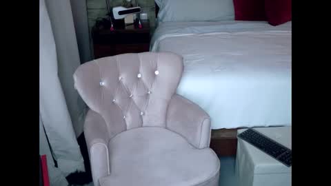 Sexy GILF Allie Kay online show from May 30, 2026, 4:20 am