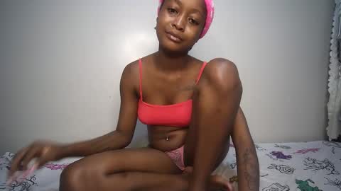 Snapshot of sexyasspetitte_ chatting on February 6, 2025, 12:54 am sexyasspetitte_ online show from February 6, 2025, 12:54 am
