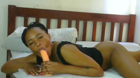 Snapshot of sexybaddie_ chatting on February 25, 2026, 7:23 pm Lisa online show from February 25, 2026, 7:23 pm