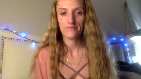 Snapshot of sexycanilla91 chatting on December 2, 2024, 6:09 am KendalLove317 online show from December 2, 2024, 6:09 am