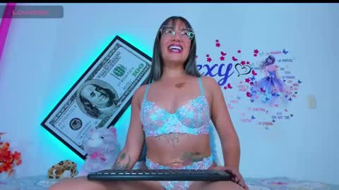 sexycharlottesamantha online show from June 7, 2026, 4:16 am