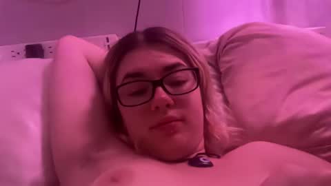 sexyflower21555 online show from December 3, 2024, 4:36 am