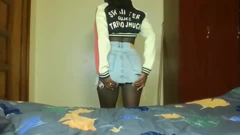 sexymomoh online show from April 8, 2026, 7:08 am