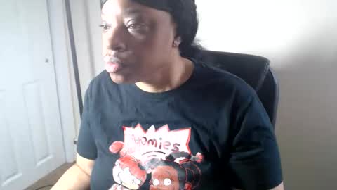 SexyMona online show from May 27, 2026, 1:41 pm