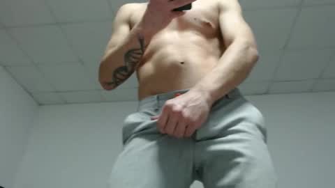Snapshot of sexymuscle26 chatting on January 4, 2025, 8:05 pm Adrian online show from January 4, 2025, 8:05 pm