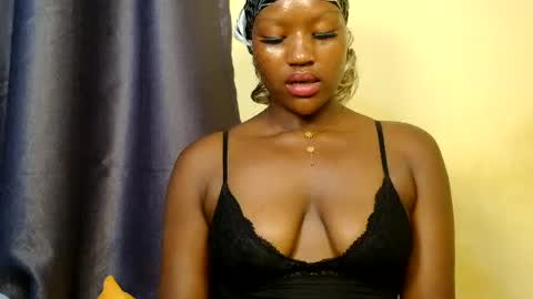 Snapshot of sexyroznnah chatting on June 14, 2026, 12:07 pm sexyroznnah online show from June 14, 2026, 12:07 pm