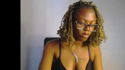 Snapshot of sexyslim_ebony chatting on February 16, 2026, 2:46 pm Darkskinned Rae online show from February 16, 2026, 2:46 pm