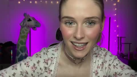 Snapshot of shadebabe chatting on February 4, 2025, 7:51 am shadebabe online show from February 4, 2025, 7:51 am