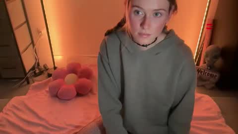 Snapshot of shadebabe chatting on November 1, 2025, 6:59 am shadebabe online show from November 1, 2025, 6:59 am