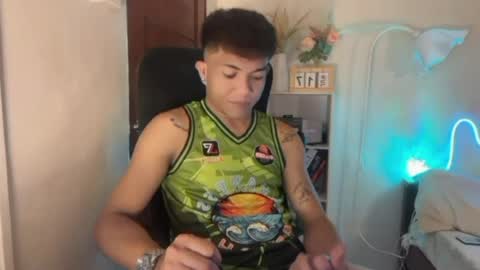 shake_raytow34 online show from June 17, 2026, 1:23 pm
