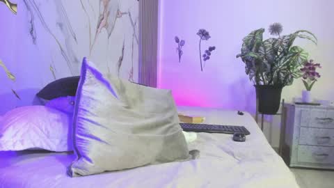 shalomexotic online show from April 17, 2026, 11:46 am