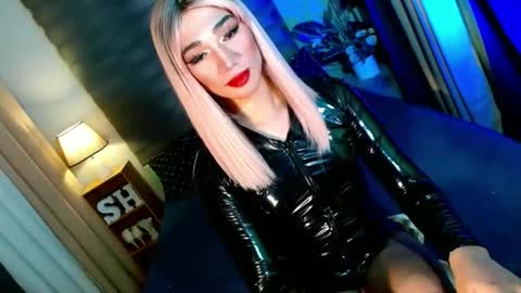 Snapshot of shane_hugexx chatting on November 27, 2025, 5:59 pm MISS SHANE online show from November 27, 2025, 5:59 pm