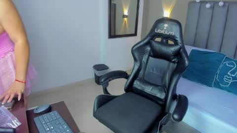 Shanel online show from April 9, 2026, 12:32 pm