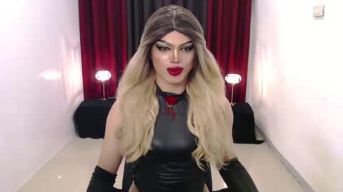 Snapshot of shanex01 chatting on December 7, 2024, 5:31 pm Shane X online show from December 7, 2024, 5:31 pm