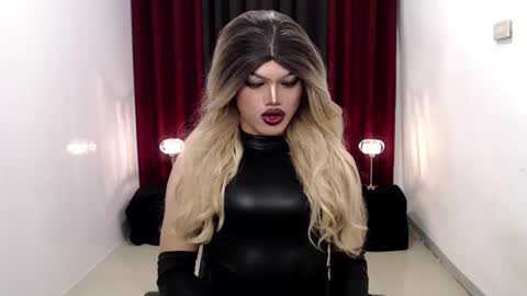 Snapshot of shanex01 chatting on December 8, 2024, 12:19 pm Shane X online show from December 8, 2024, 12:19 pm