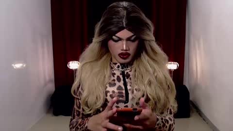 Snapshot of shanex01 chatting on December 12, 2024, 4:32 pm Shane X online show from December 12, 2024, 4:32 pm