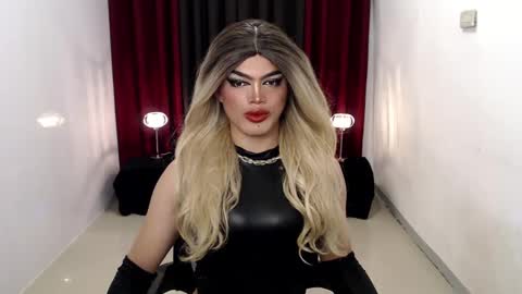 Snapshot of shanex01 chatting on December 15, 2024, 5:53 pm Shane X online show from December 15, 2024, 5:53 pm