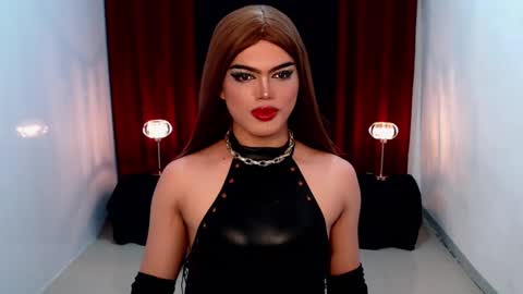 Snapshot of shanex01 chatting on December 17, 2024, 12:11 pm Shane X online show from December 17, 2024, 12:11 pm