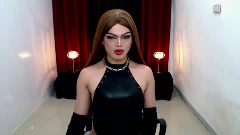 Snapshot of shanex01 chatting on December 18, 2024, 5:21 pm Shane X online show from December 18, 2024, 5:21 pm