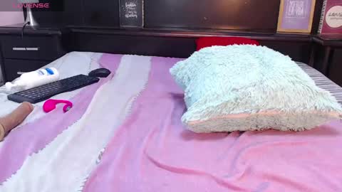 shannysweett online show from May 7, 2026, 7:14 am