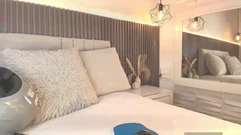 SHANON online show from December 20, 2025, 4:58 pm