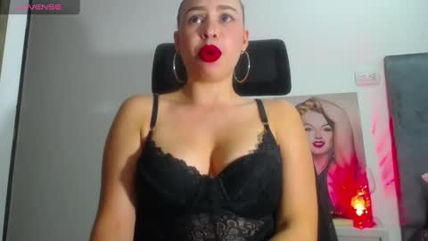 Snapshot of shantalhot69 chatting on December 14, 2024, 9:24 pm Shantal  online show from December 14, 2024, 9:24 pm