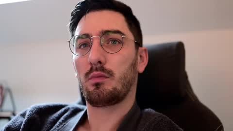 Snapshot of shape80 chatting on December 8, 2024, 9:46 am frenchy boy online show from December 8, 2024, 9:46 am