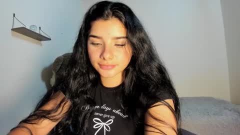 Snapshot of shara_jones chatting on September 17, 2025, 5:42 am Sara online show from September 17, 2025, 5:42 am