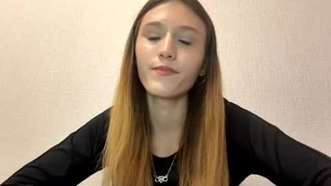 Kira online show from April 16, 2026, 7:03 pm