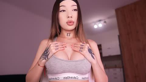 Sharlin  online show from December 18, 2025, 12:49 am