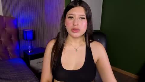 Snapshot of sharlot_hs chatting on May 19, 2026, 7:20 pm Sharlot online show from May 19, 2026, 7:20 pm