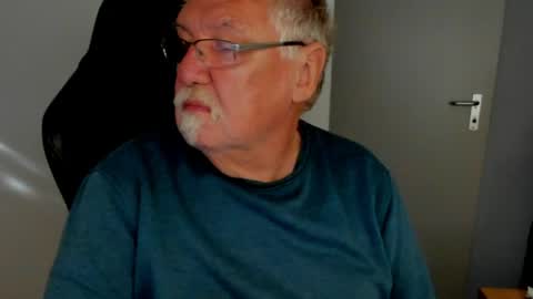 sharlots_pet online show from May 8, 2026, 6:52 am