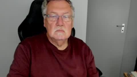 sharlots_pet online show from May 16, 2026, 10:36 am