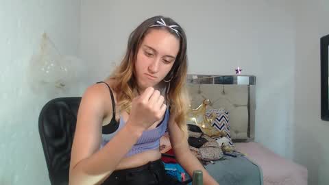 Snapshot of sharlotte__jones chatting on January 20, 2025, 3:18 pm Sara online show from January 20, 2025, 3:18 pm