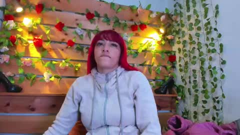 Snapshot of sharol_heart_ chatting on September 17, 2025, 3:30 am Sharol online show from September 17, 2025, 3:30 am