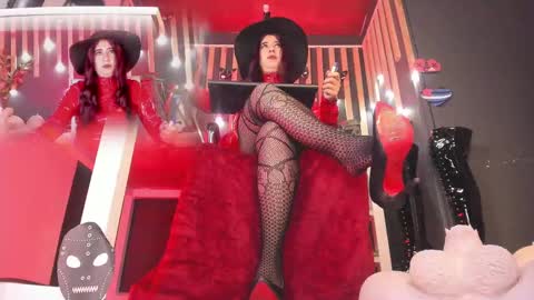 Snapshot of sharoon_gold chatting on February 22, 2025, 10:42 pm Your mistress Sharon  online show from February 22, 2025, 10:42 pm