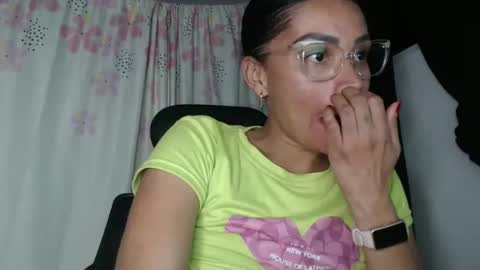 Snapshot of shayna_cute chatting on December 28, 2024, 1:29 am Shayna online show from December 28, 2024, 1:29 am