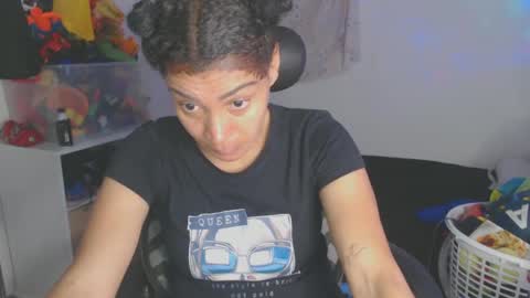 Snapshot of shayna_cute chatting on October 2, 2025, 1:12 am Shayna online show from October 2, 2025, 1:12 am